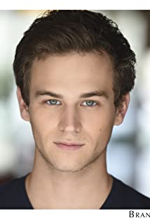 How tall is Brandon Flynn?